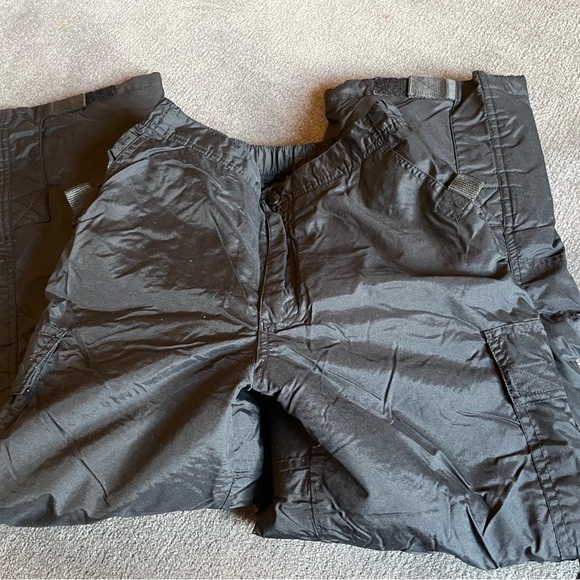 Youth Unisex Black Ski Snow Winter Pants size Medium - Picture 1 of 7